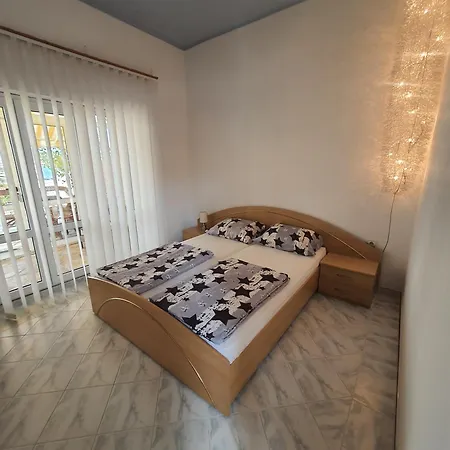 Dado Apartment Vir