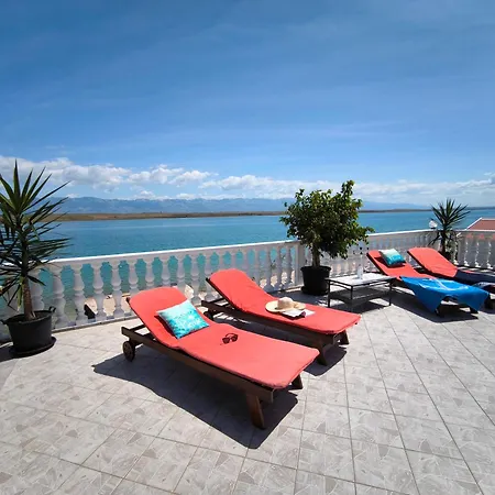 Dado Apartment Vir